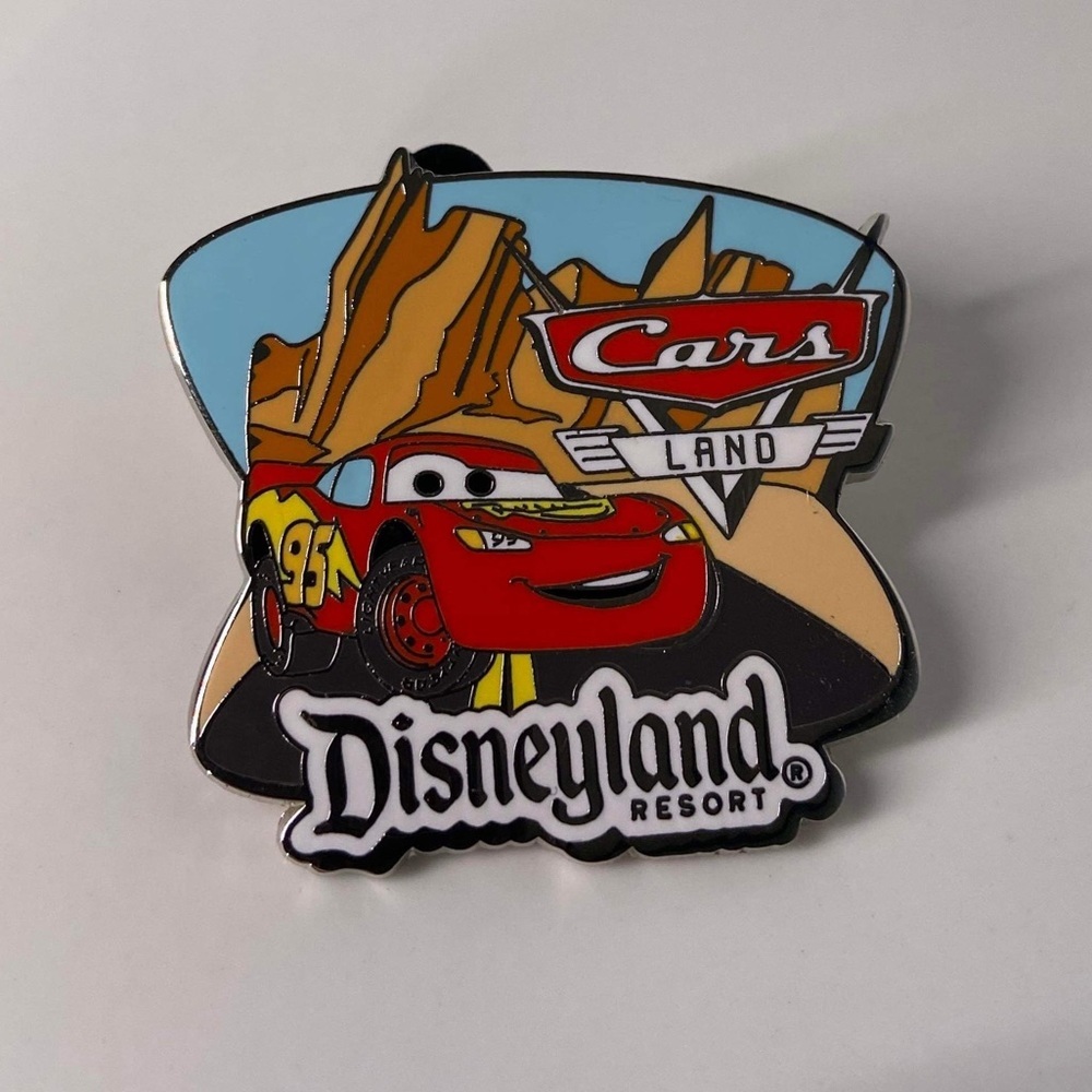 Genuine Disney Cars Land Disneyland Resort Lightning McQueen Trading Pin